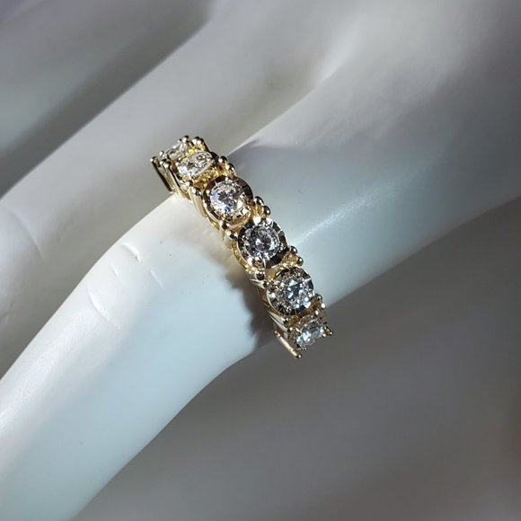 Brand new 14K beautiful wedding band - Picture 4 of 10